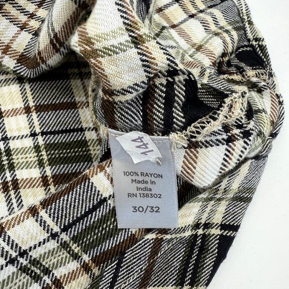 AVENUE Womens Flannel Plaid Button Up Shirt Size 30 Roll Tab Pin Tuck V-Neck - Picture 5 of 10